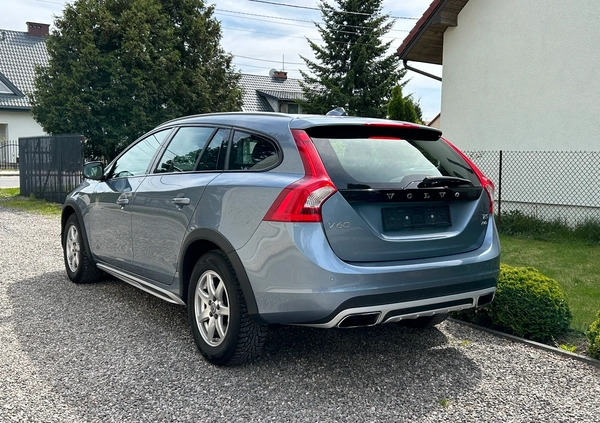 Volvo V60 Cross Country cena 71900 przebieg: 72300, rok produkcji 2018 z Garwolin małe 436